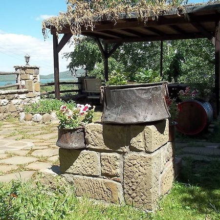 T'Asprolithia Villa Kalyvia Fylaktis Luaran gambar