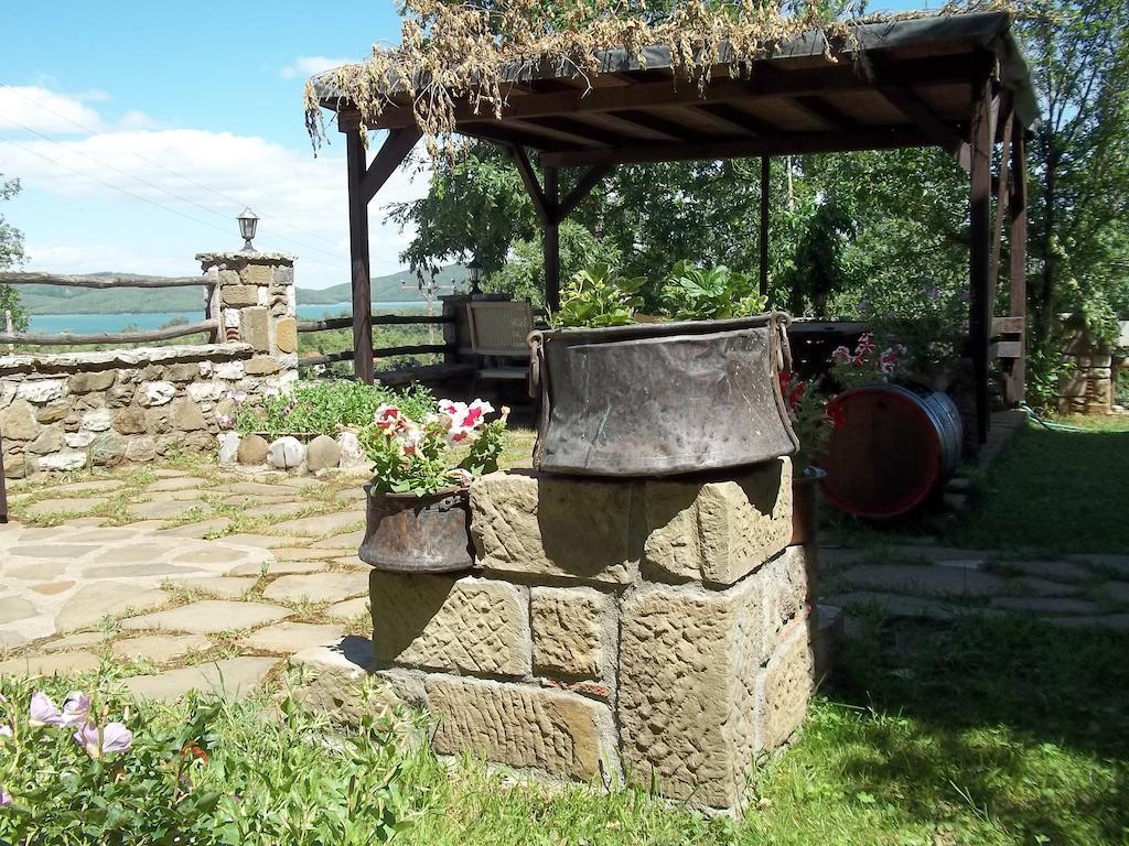 T'Asprolithia Villa Kalyvia Fylaktis Luaran gambar